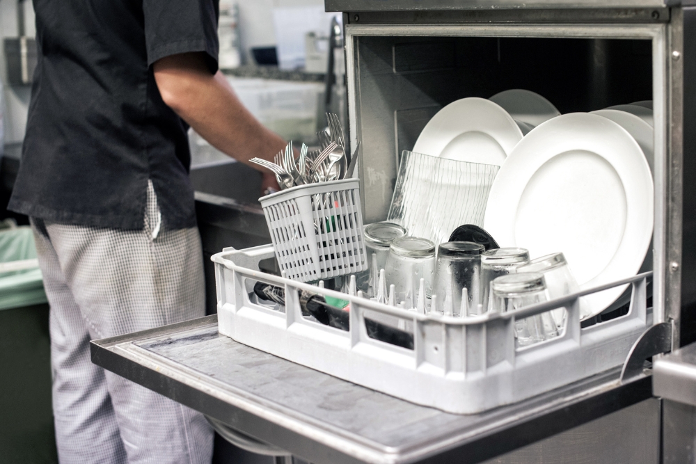 What Hospitals Need in a Commercial Dishwasher