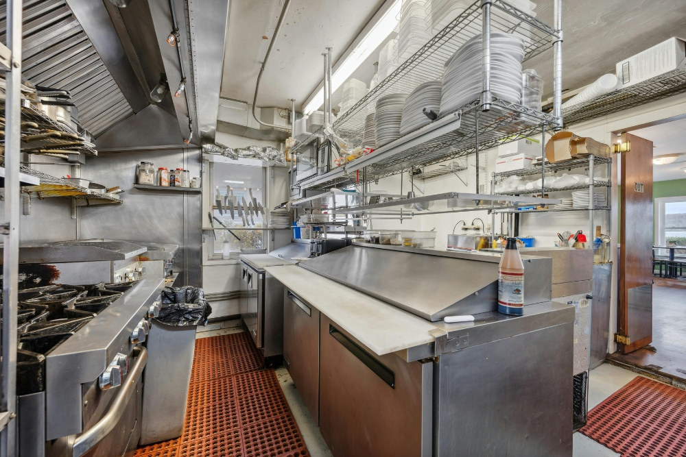 What Hospitals Need in a Commercial Dishwasher | Commercial Dishwasher Capacity and Flexibility